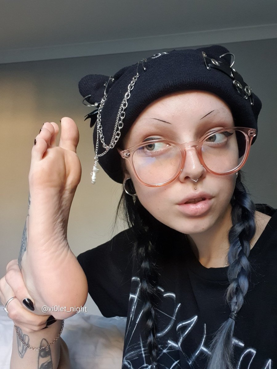 Goddess Violet tweet media