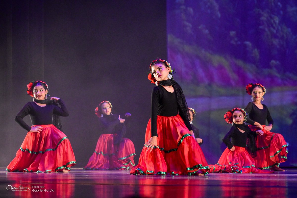 adiarionic's tweet photo. 🥳 Una celebración que exalta el talento femenino y su valioso aporte en la preservación y difusión de las danzas y costumbres de #Nicaragua. 🇳🇮✨
#OrgulloNica
#GalaArtistica
#DiaDeLaMujer
#danzafolklorica https://t.co/TJfAyj7Avh