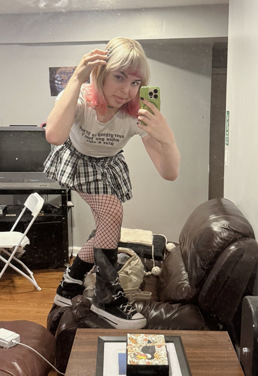 charloofers's tweet photo. got lots of compliments for this outfit 🙂‍↕️ https://t.co/n1zMopwN5A
