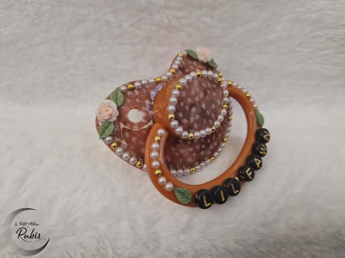 SpinelEtrubis's tweet photo. 🌙 LIL FAWN 🦌
🇨🇵 Qui adoptera ce petit faon ? 🤎
🇬🇧 Who will adopt this little fawn ? 🤎
⚠️ Each piece is unique
https://t.co/21DMNPzwlm
#pacifier #decopacishop #ageregressionshop #agereshop #ageplay #ddlg #abdl #daddy #littlegirl #littleboy #mommy #régression #stress https://t.co/8XEl9fOkhJ