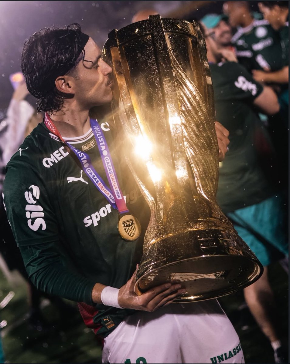 mauriciopradobr's tweet photo. Tópico sensível: Mauricio com seu primeiro título 🏆💚 https://t.co/APwRSQqwEw