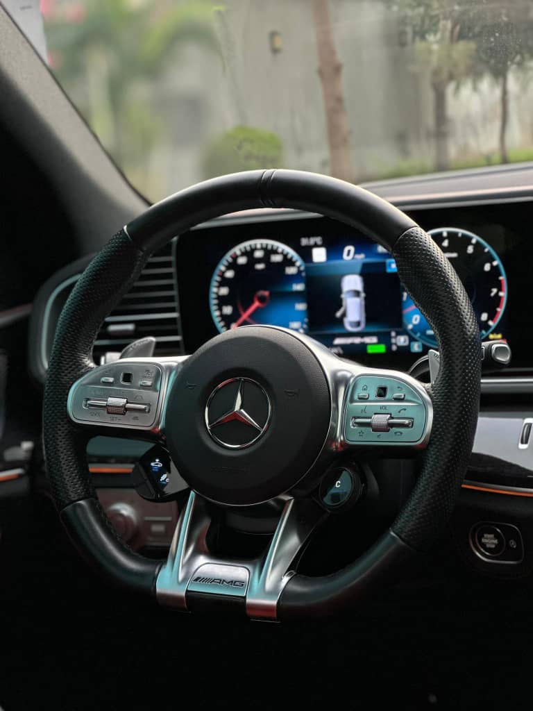 2022 Mercedes-Benz GLE 53 AMG now available 
- Black on two-tone Interior
-Heads Up Display
-OLED steering Button
🏷️: N139 Million ($99K)
