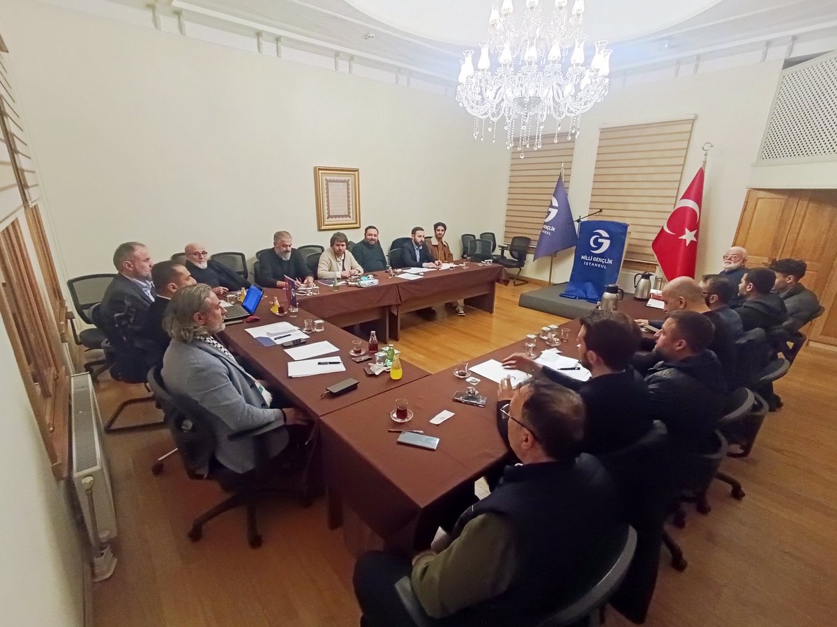 milligenclikist's tweet photo. Milli Gençlik Derneği İl Yönetimimizle gerçekleştirdiğimiz iftar ve istişare toplantımızda, gençliğe dair hedeflerimizi değerlendirdik, projelerimizi istişare ettik ve yol haritamızı netleştirdik.

#MilliGençlikistanbul https://t.co/RHAh1Mhtrb