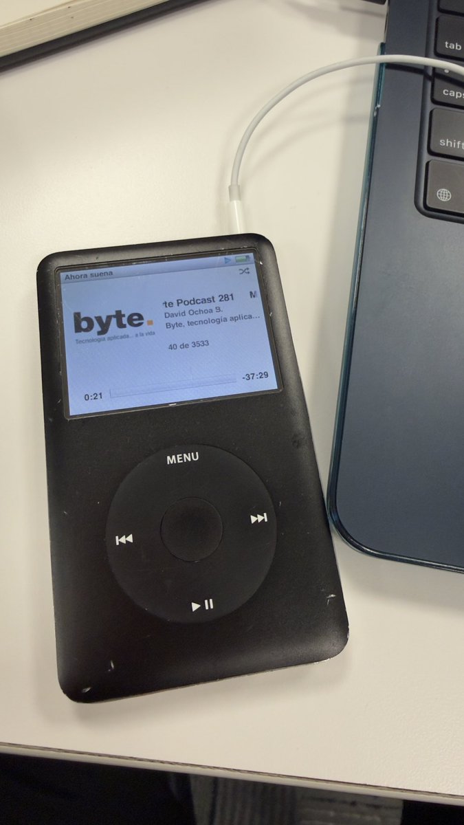 aliyusel7's tweet photo. @BytePodcast reviviendo mi iPod renovándolo con memoria SD de 128 gb y nueva batería y cargando todos mis archivos mp3 y recordando a la institución del podcasting en México @BytePodcast  y @canijalagartija https://t.co/TOu4Au4gsC