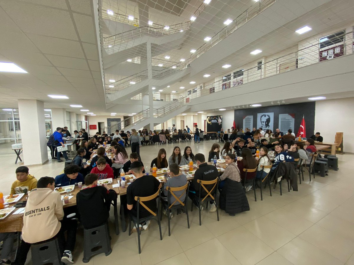 İlçe Millî Eğitim Müdürümüz ve Şube Müdürümüz Ali Durmaz, Çivril Ortaokulu tarafından düzenlenen iftar programına katılarak öğrencilerimiz ve öğretmenlerimizle bir araya geldi.
<a href="/denizlimem/">Denizli İl Millî Eğitim Müdürlüğü</a> <a href="/emre_caliskan/">Emre Çalışkan</a> <a href="/tcmeb/">Millî Eğitim Bakanlığı</a> <a href="/DrMehmet_gok20/">Dr. Mehmet GÖK</a>