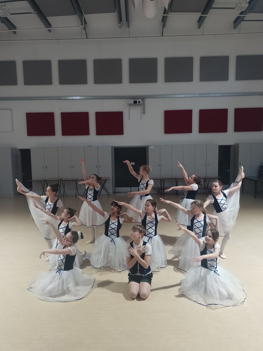 BillamMrs's tweet photo. A great dress rehearsal before performing to parents and carers next week! 👍 🩰 @HumberEdTrust @Maybury_School https://t.co/uUZsFHfznl