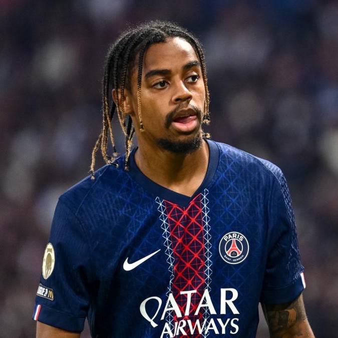 🗞️ Sport:

Manchester United are closely monitoring PSG winger Bradley Barcola as they look for a new left winger.