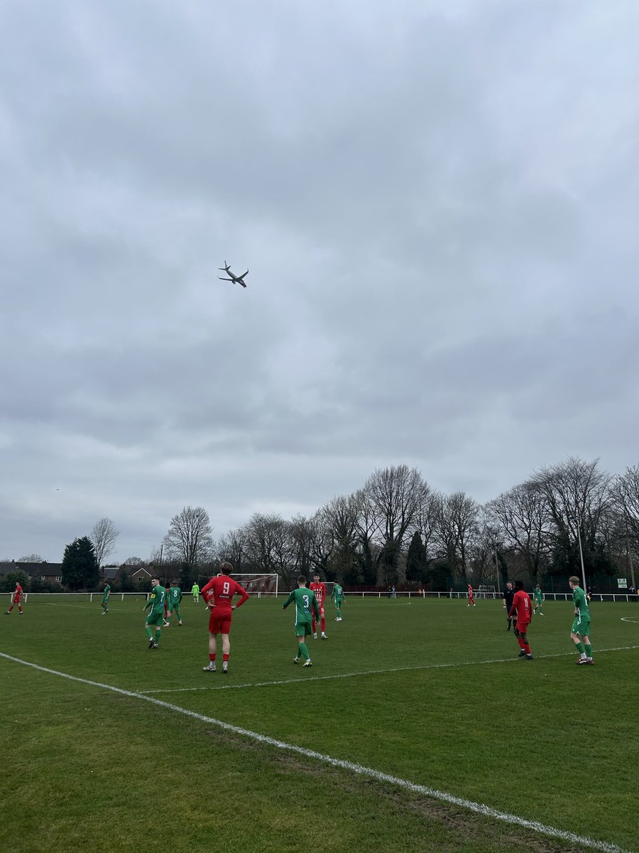 scorbishley92's tweet photo. Plane spotting at Cheadle Town vs Charnock Richard. Not a classic but plenty of planes to watch. 1-0 to the home side after a stonewall penalty was awarded. Two mid table sides in the North West Counties Premier. https://t.co/WRzhbPmp9U