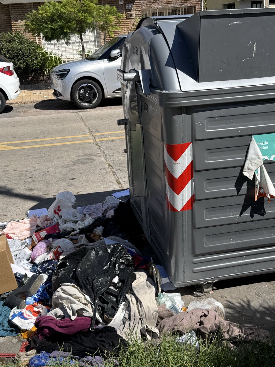Que lindo Montevideo <a href="/montevideoIM/">Intendencia de MVD</a> #basura #malvin