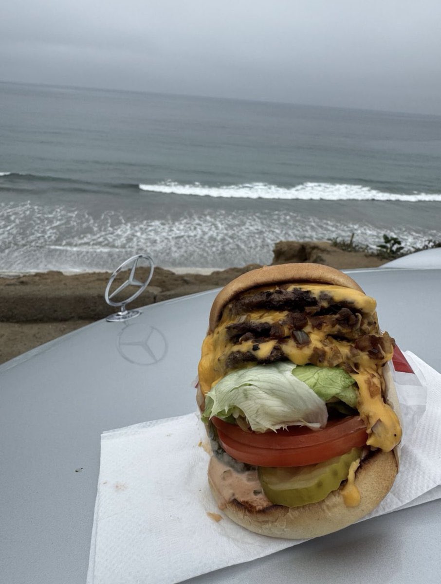ᶠᵃⁿ In-N-Out Burgers tweet media
