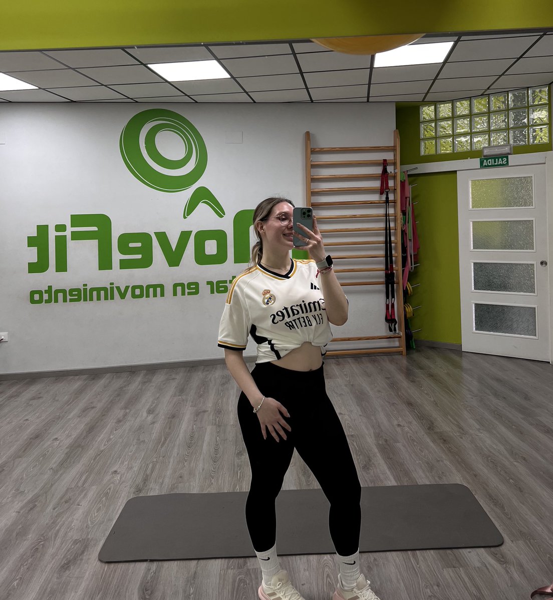 Andrea ♋️ tweet media