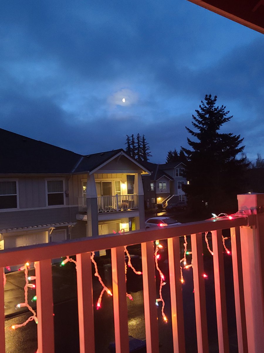 Good morning!  Light dusting of snow on the ground cars this morning.  Melted away, but it will be a chilly day.