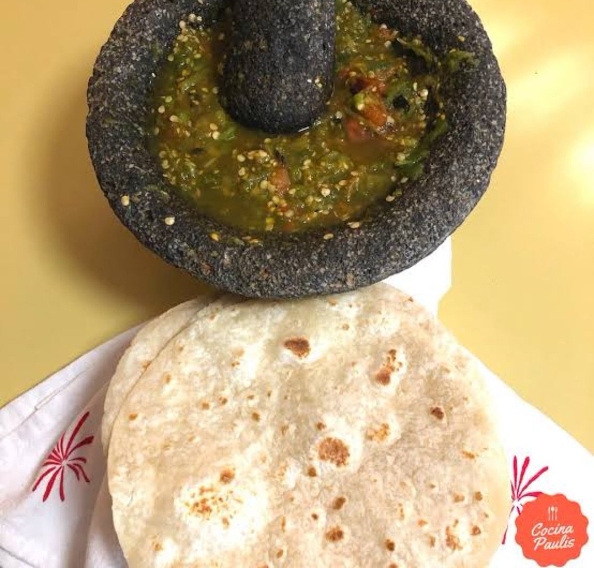Se me antoja unos tacos de harina con tortillas recién hechas, frijolitos molidos, guisados con manteca de puerco y una salsa molcajeteada.

Voy a cerrar los ojos y sentir que mi Dorito sabe a eso... ✨