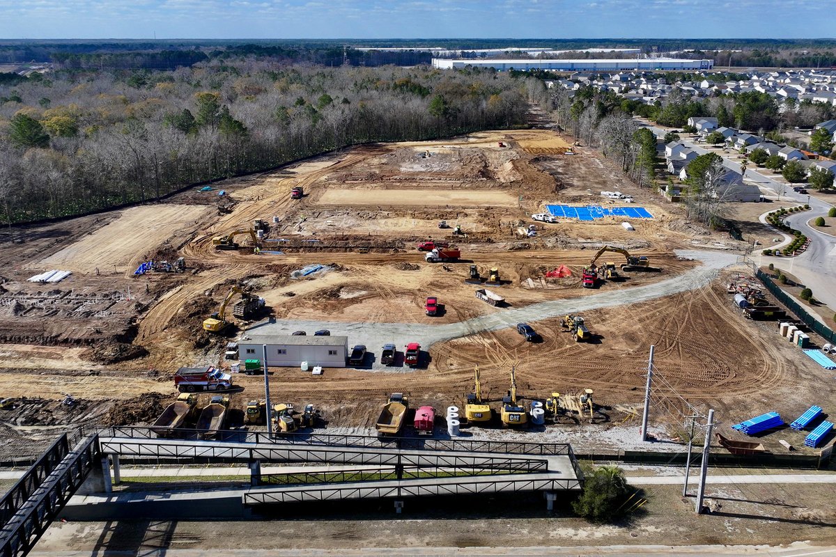 McShaneTweets's tweet photo. 🏗️ Construction is underway at Springs at Port Wentworth, a 252-unit garden-style apartment community in Port Wentworth, Georgia.
Read more here: https://t.co/SGpnzkXYAi
#MCCSoutheast #MCCBuilds https://t.co/E57Mu7zvej
