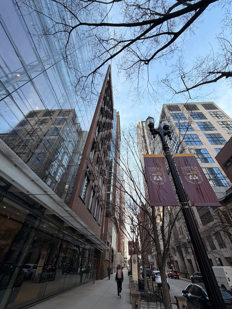LoyolaQuinlan's tweet photo. Welcome back from Spring Break, Ramblers! Thanks for bringing some warmer weather with you. https://t.co/8AR4wIhqFf