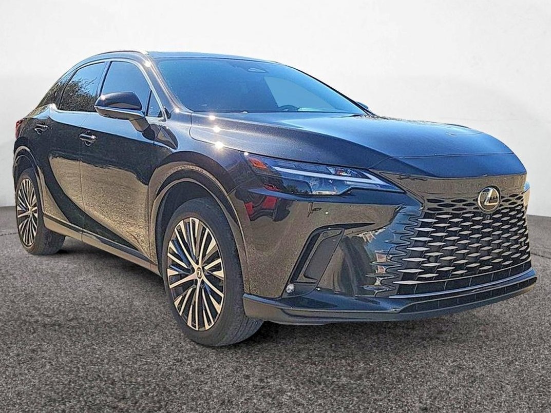 ItsUpForAuction 🚨 Refined. Modern. Effortlessly confident. 2023