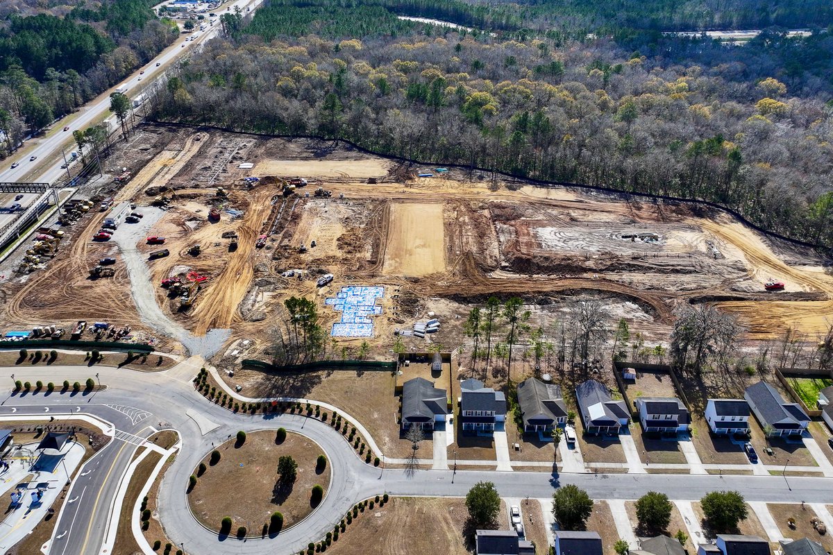 McShaneTweets's tweet photo. 🏗️ Construction is underway at Springs at Port Wentworth, a 252-unit garden-style apartment community in Port Wentworth, Georgia.
Read more here: https://t.co/SGpnzkXYAi
#MCCSoutheast #MCCBuilds https://t.co/E57Mu7zvej