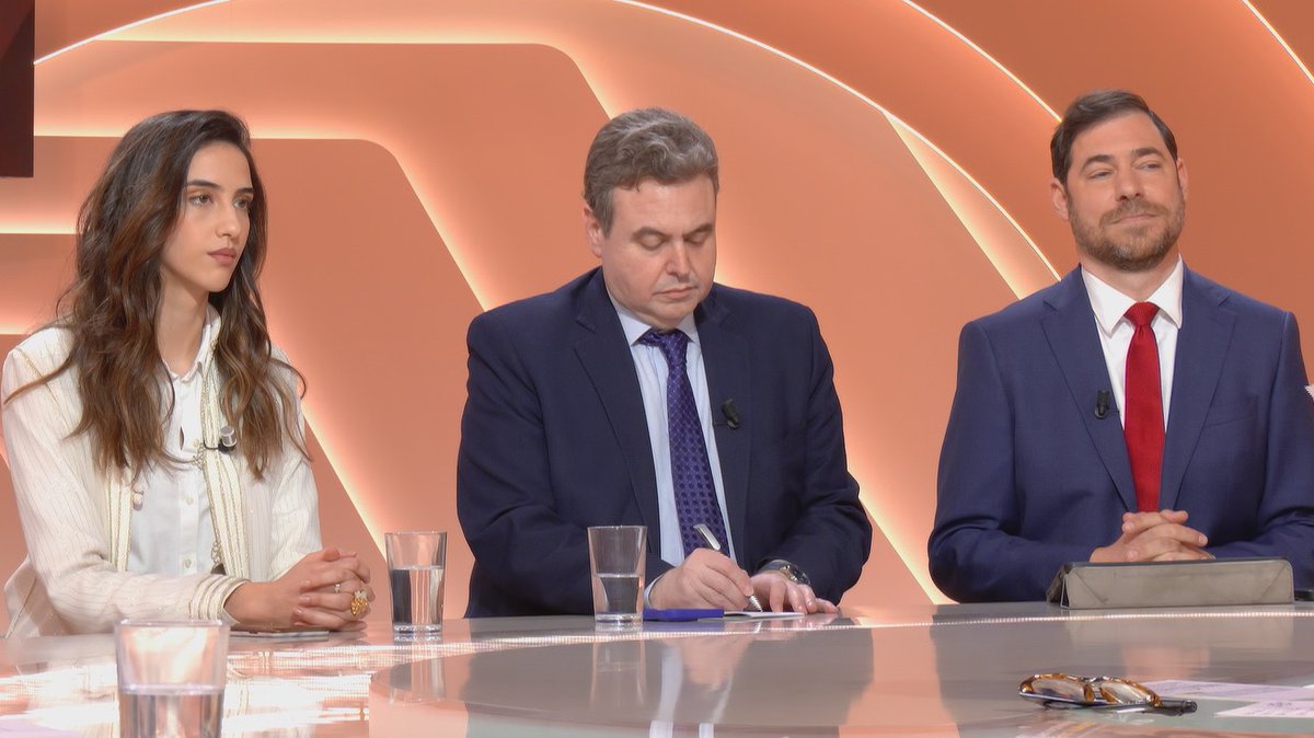 28minutes's tweet photo. Moyen-Orient : riposte israélienne ou stratégie d’expansion ?

👉@karimbitar, professeur associé @USJLiban
👉@BPetrover, journaliste spécialiste des questions internationales
👉Yasmina Asrarguis, chercheuse associée @Princeton, spé. du Moyen-Orient

🔗https://t.co/PbQuI4SLBB https://t.co/V2hna022Hg