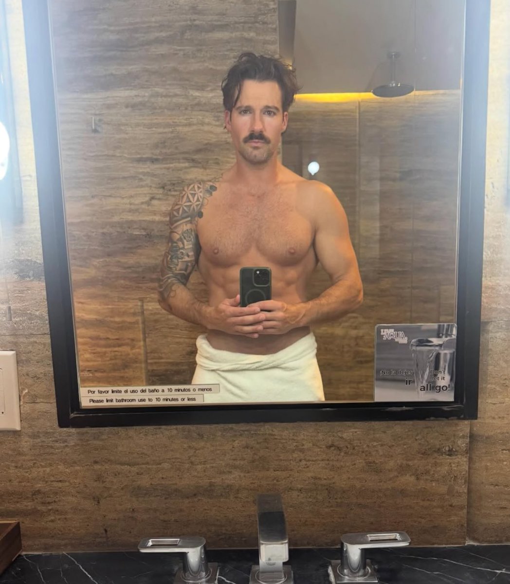 prettybaddieb_'s tweet photo. james maslow, you’re respectfully so fine https://t.co/YnnpoMTBlE