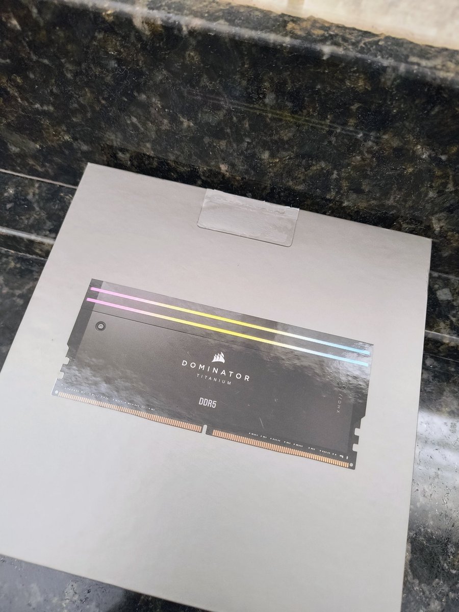 Daseira's tweet photo. @Corsair_BR 48GB. 7200 MHz. https://t.co/fwWDf0j49L
