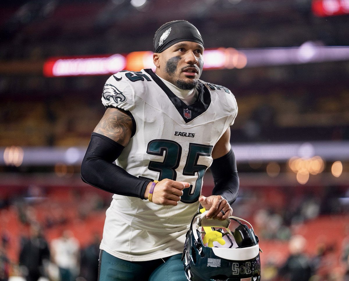 _EagleTimes's tweet photo. 🚨JUST IN: 

The Eagles and CB Michael Carter II have agreed to a renegotiated deal to free up cap space, per Zach Berman. 👀

Carter was not cut and remains under contract. https://t.co/EOoLus6aAw