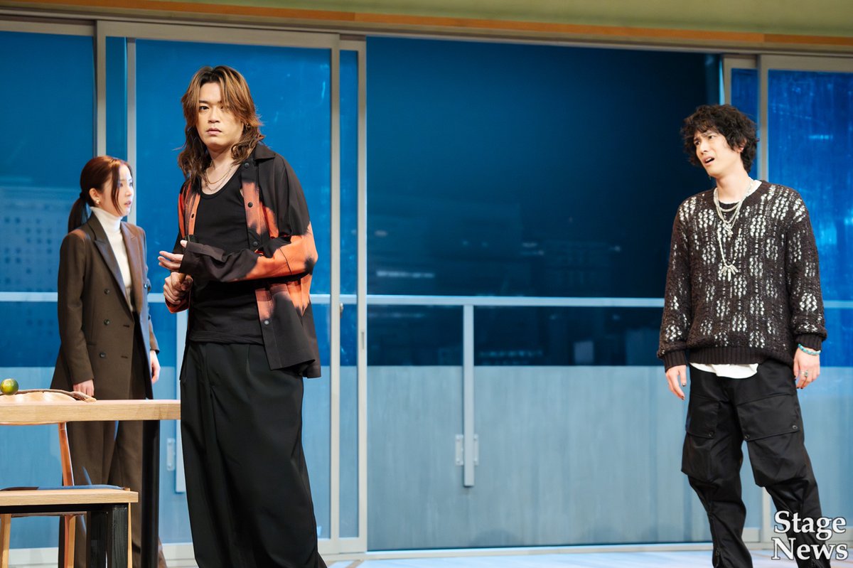 Stage_News_jp's tweet photo. 【レポート】主演･#髙木雄也
PARCO PRODUCE 2026『ジン・ロック・ライム』本日開幕！

囲み取材コメント＆ゲネプロの様子をお届け
https://t.co/AI2iBbXW59

#ジン・ロック・ライム #山本卓卓 #白井晃
#黒羽麻璃央 #蓮佛美沙子 #永田崇人 #駒木根隆介 #小日向星一 #銀粉蝶 https://t.co/s0AbcGbamQ