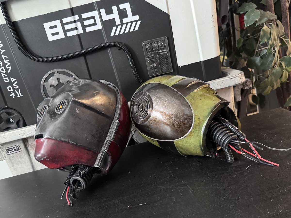 creativemechncs's tweet photo. “Your honor, I swear they were like that when I found them, honest!”

Making more droid heads for convention displays and for fun. Also to experiment with printing and painting techniques. Lessons were learned. 

#cosplay #droidbuilders #propmaking #starwars #droids https://t.co/ivzz9Oog55