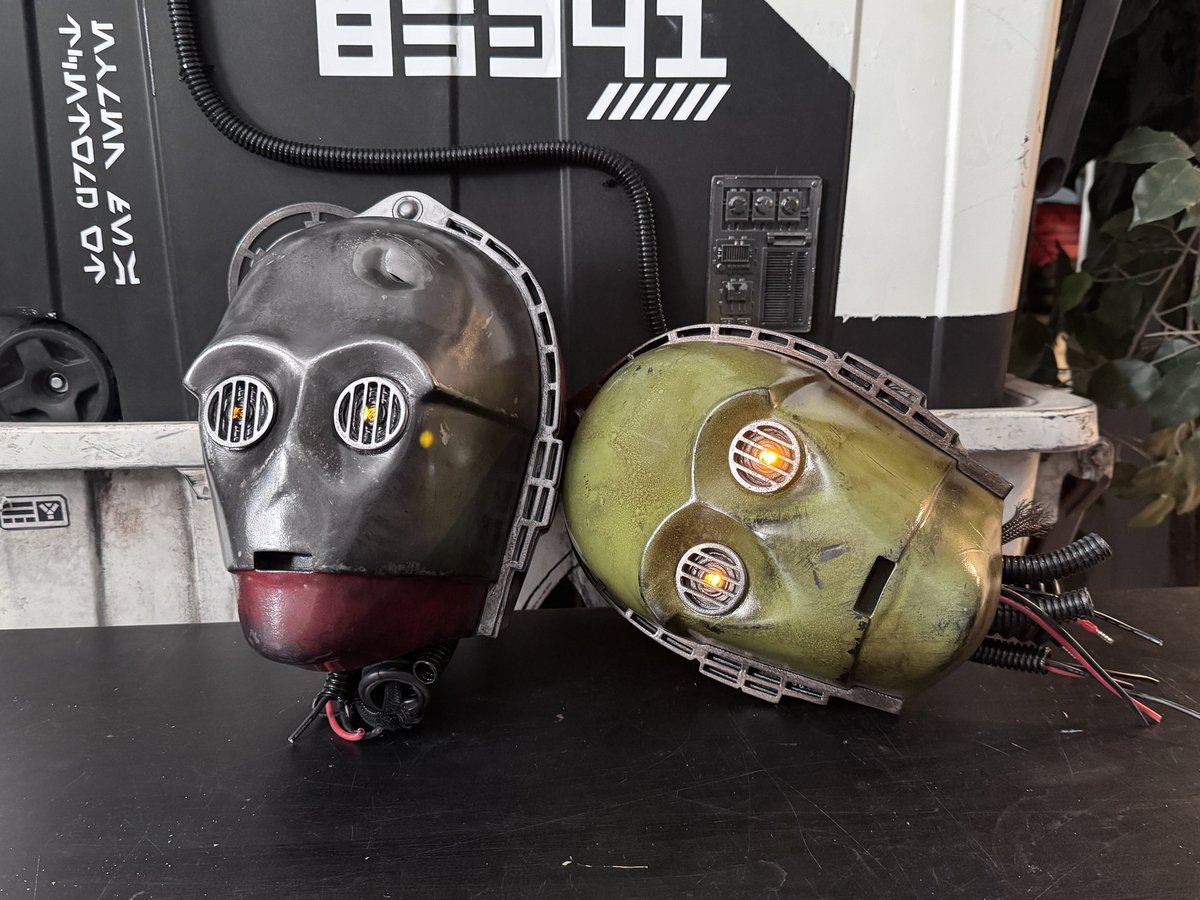 creativemechncs's tweet photo. “Your honor, I swear they were like that when I found them, honest!”

Making more droid heads for convention displays and for fun. Also to experiment with printing and painting techniques. Lessons were learned. 

#cosplay #droidbuilders #propmaking #starwars #droids https://t.co/ivzz9Oog55