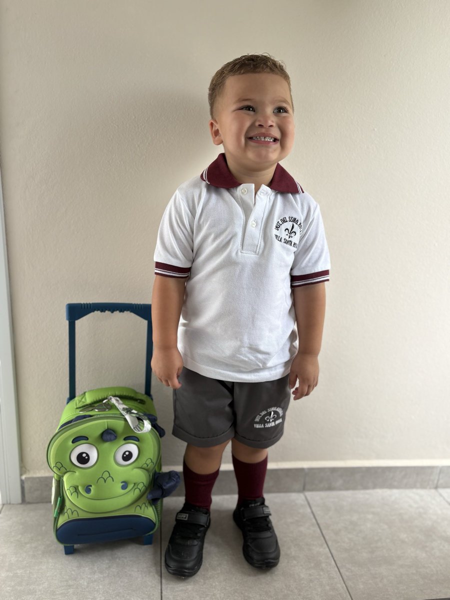 BussJaz's tweet photo. Feliz comienzo, amor de mamá.
Hoy me emociono al verte lo grande que estás.
Sé que en este paso tan importante tenés un angelito que te cuida y te acompaña siempre.

Sé feliz, mi niño hermoso.
Disfrutá, jugá y aprendé mucho.
Mamá siempre, siempre va a estar para vos. 💙✨ https://t.co/RkMTWj3dyI