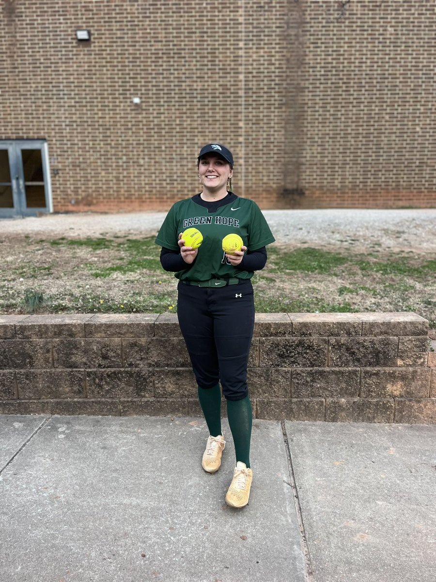 Lady Lightning Gold Dom tweet media