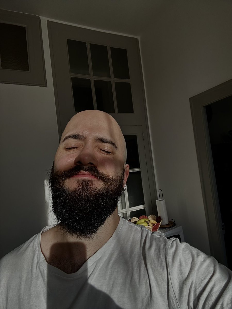 Mister moustache 👨🏻 tweet media