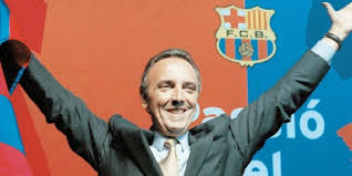 MemoriaFCB's tweet photo. Recordem les eleccions del segle XXI:
23/7/2000 
Joan #Gaspart va guanyar amb 25.181 vots, en front dels 19.791 vots de #Bassat. Tenien dret a vot 93.006 socis i van votar 45.888 (un 49,4%).
https://t.co/kYZtVdA2DX https://t.co/3sjfeKW06x