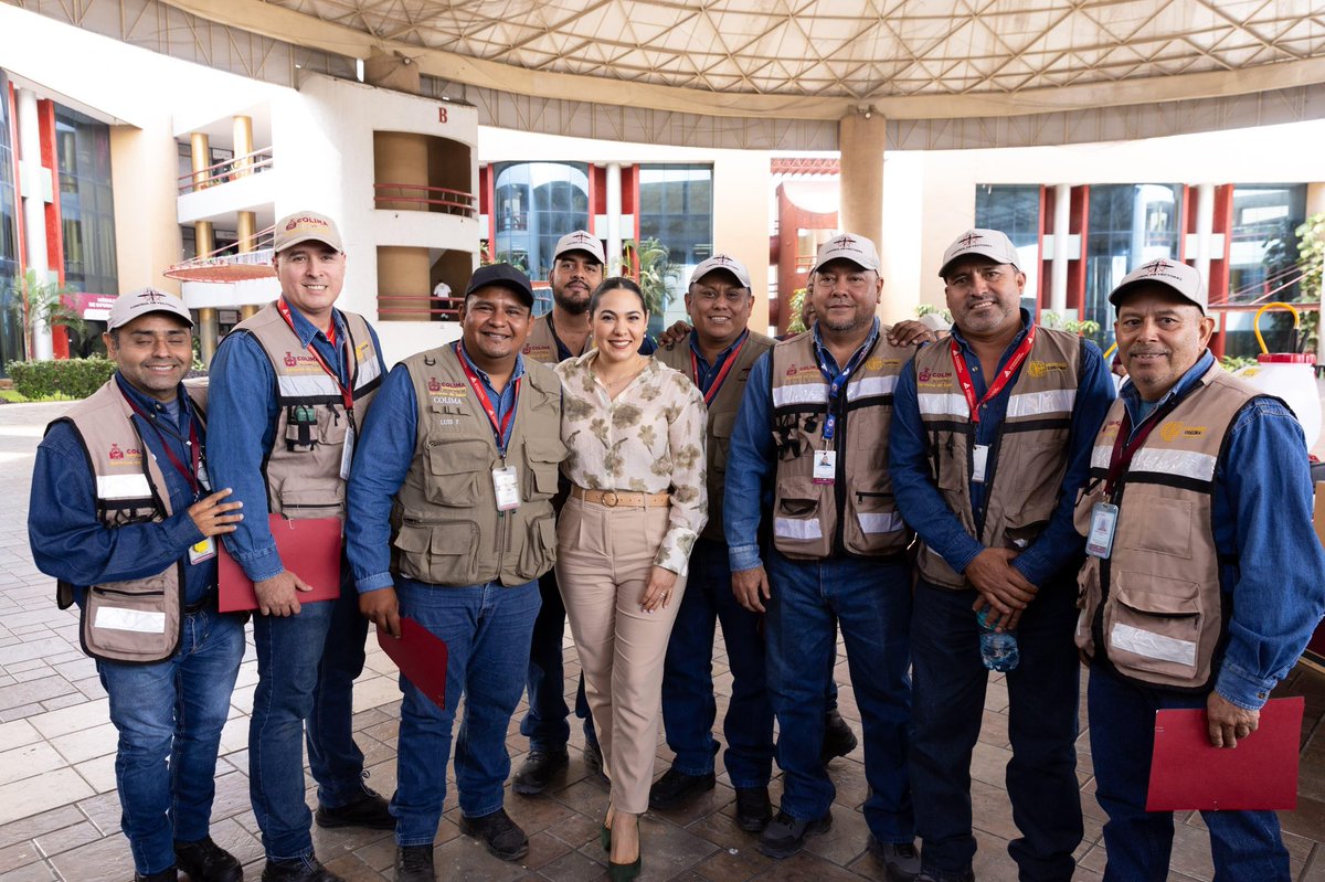 gobiernocolima's tweet photo. Reconocemos y agradecemos el gran trabajo del personal de Vectores de la Secretaría de Salud Colima. Su labor es clave para proteger la salud de las familias colimenses.

Hoy fortalecemos su trabajo con nuevo equipo y vehículos para la prevención de enfermedades como dengue, zika y chikungunya. Pero recordemos que la prevención también empieza en casa. Evitemos criaderos de mosquitos: lava, tapa, voltea y tira. Cuidarnos es tarea de todas y todos. 🦟