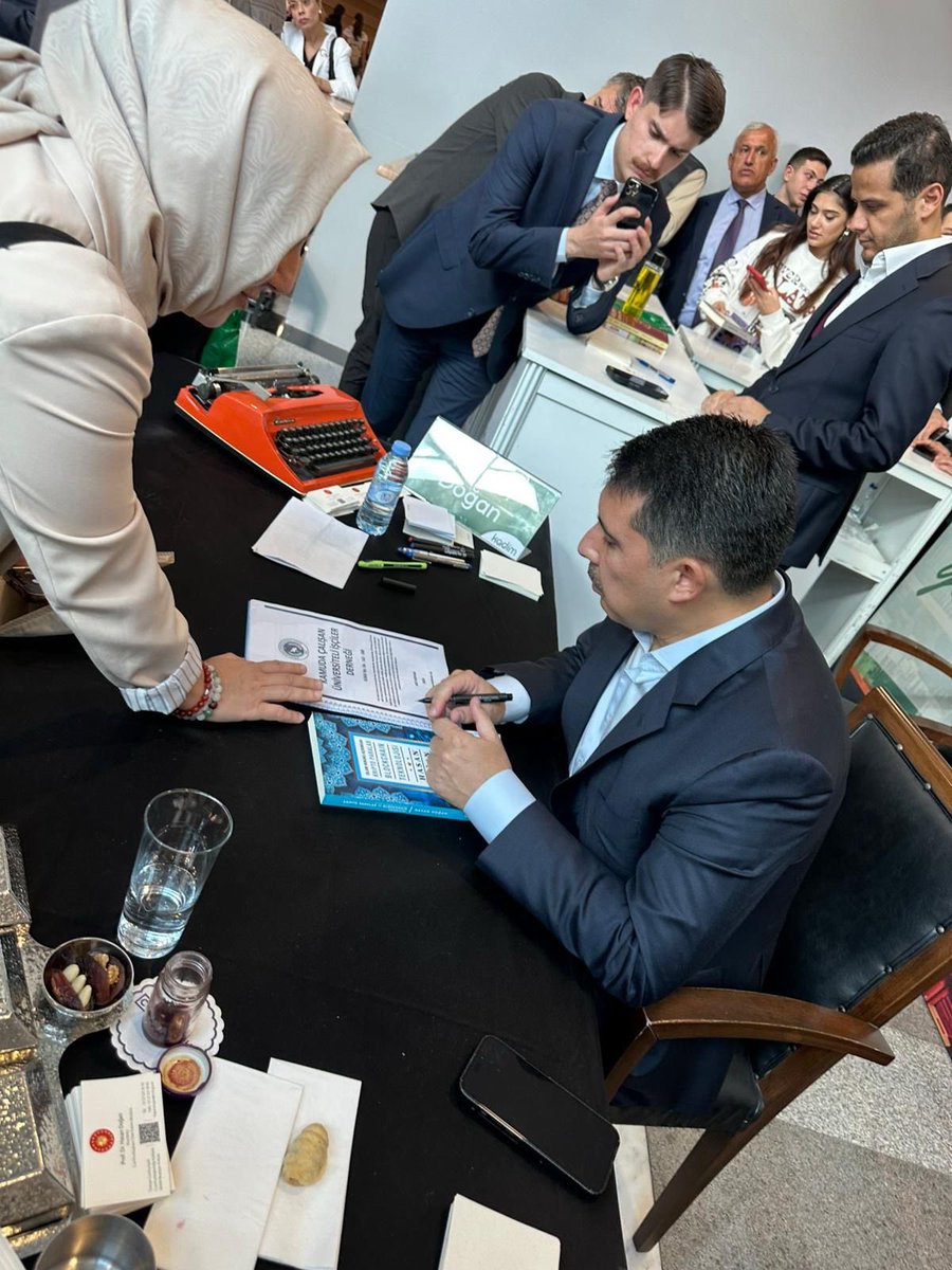 Sayın <a href="/hasandogan/">Hasan Doğan</a>,

Kamuda çalışan üniversite mezunu işçilerle ilgili hazırlayıp tarafınıza ilettiğimiz dosya ve taleplerimizin son durumu hakkında bilgi almak isteriz. Bu konuda yürütülen çalışma ne aşamadadır?

Hazırlanan dosyamız ilgili makamlara iletildi mi? Özellikle Sayın