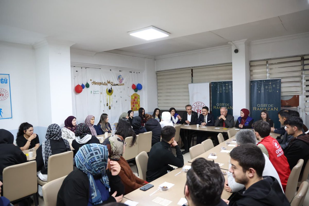 TrabzonKYGM's tweet photo. İl Müdürümüz Lokman Arıcıoğlu, Tonya Kaymakamı Ramazan Kıyak, Tonya Belediye Başkanı Osman Beşel ve ilçe protokolünün katılımlarıyla düzenlenen iftar programında Ramazan’ın paylaşma ve birleştirici ruhu gençlerle birlikte yaşandı.✨

📍Tonya Yurdu https://t.co/X4dBEXX6mg