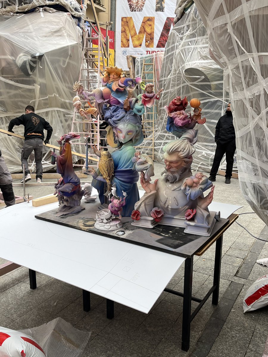 FalladelPilar's tweet photo. Un placer observar el trabajo tan cuidadoso y bien planificado de nuestro artista, Paco Torres, en la plaza.
¡Mucho ánimo maestro!
¡Estamos contigo! 💪🏻
#falladelpilar #pacotorres #plantà26
#fallas26 https://t.co/HmtiW2xMg6