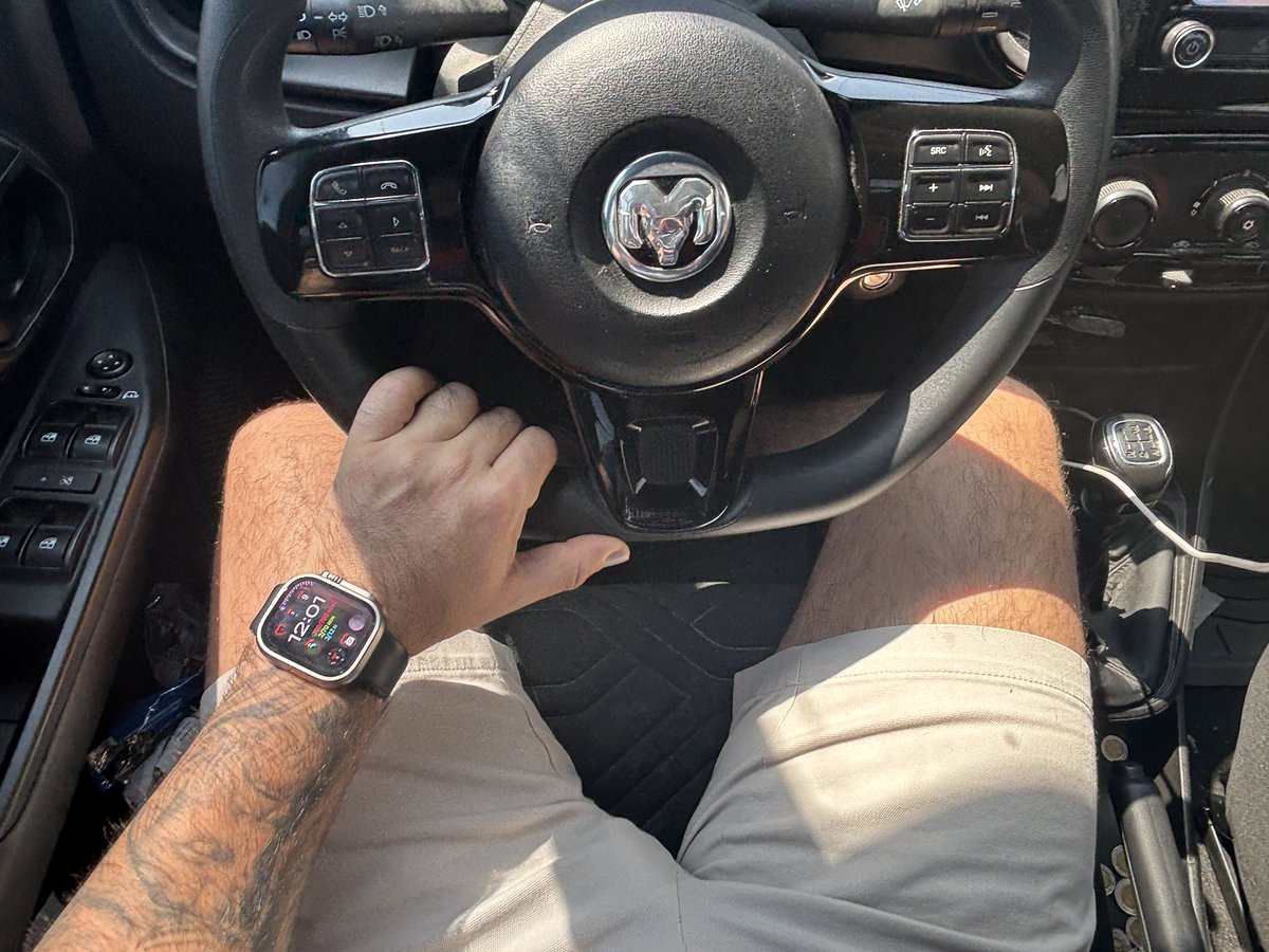 CatDaddy tweet media