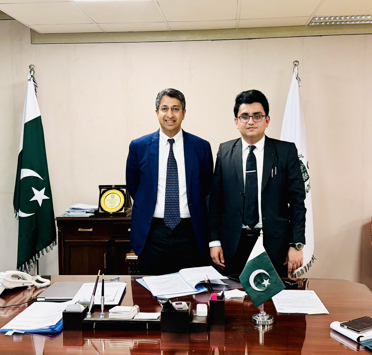 MalikTayyab97's tweet image. Earlier Today, I had an amazing time with Respected Brother @IhsaanaKhan , Coordinator to the PM on Commerce and Industry, as every meeting with him presents a great opportunity to uplift morale🤲🏻🌺🇵🇰 #Lahore #Punjab #Exams