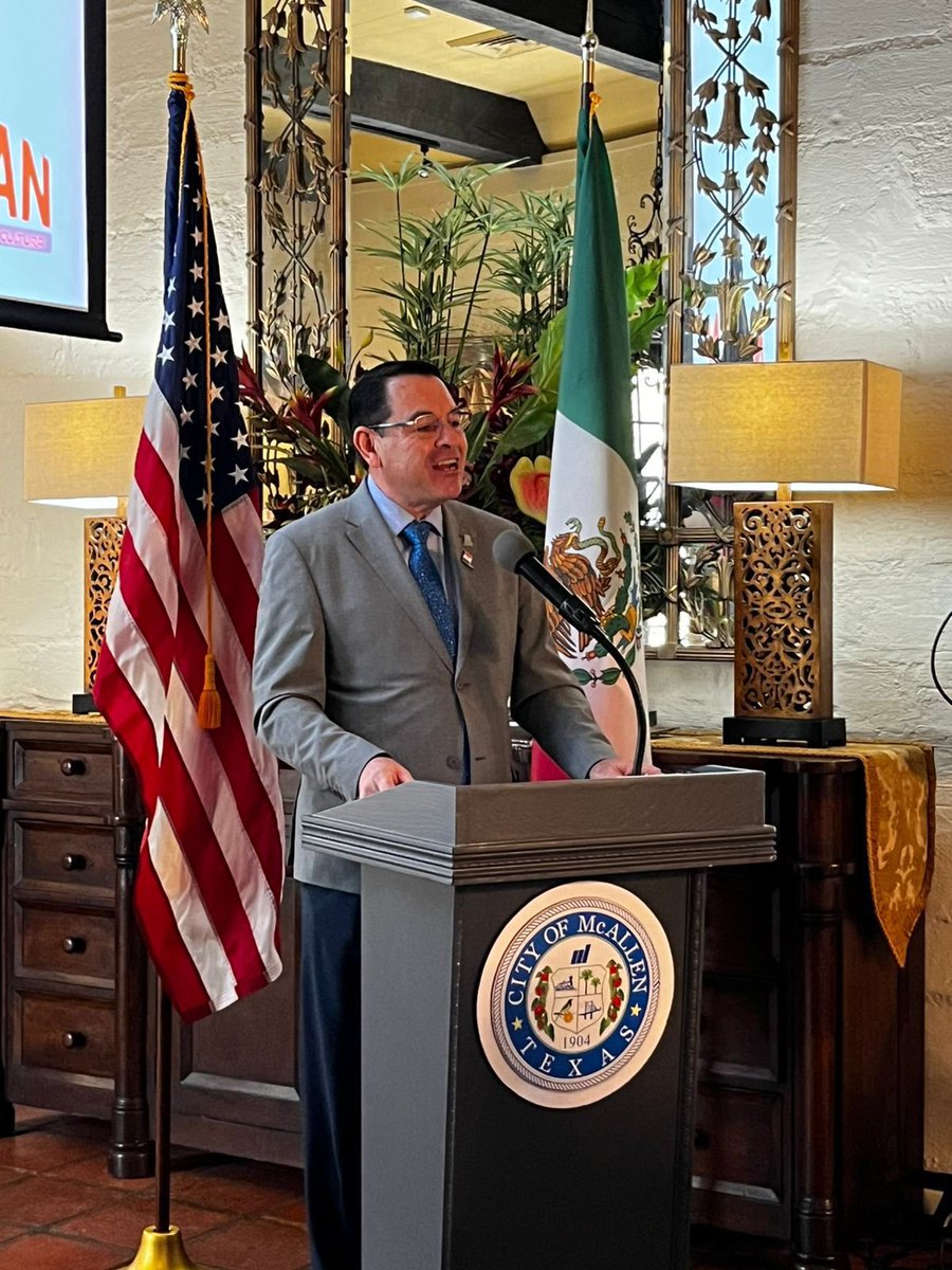 EconomiaIrap's tweet photo. ✅En MXLAN 2026 refrendamos nuestro compromiso de fortalecer los lazos culturales y económicos entre comunidades.🫱🏻‍🫲🏼

Fue una oportunidad para presentar a Irapuato y destacar el valor del hermanamiento que nos une con McAllen, 🍓🙌🏻

#IrapuatoAvanza https://t.co/YlceOgZSuY