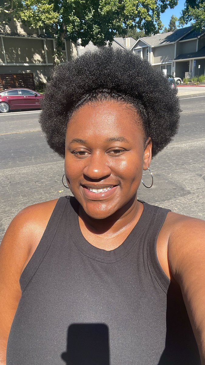 PerioddK's tweet photo. It’s balloons on my profile 😌 Happy 26th Bday to me ♓️ #BlackAmericans #Bday https://t.co/E7SWHzQasW