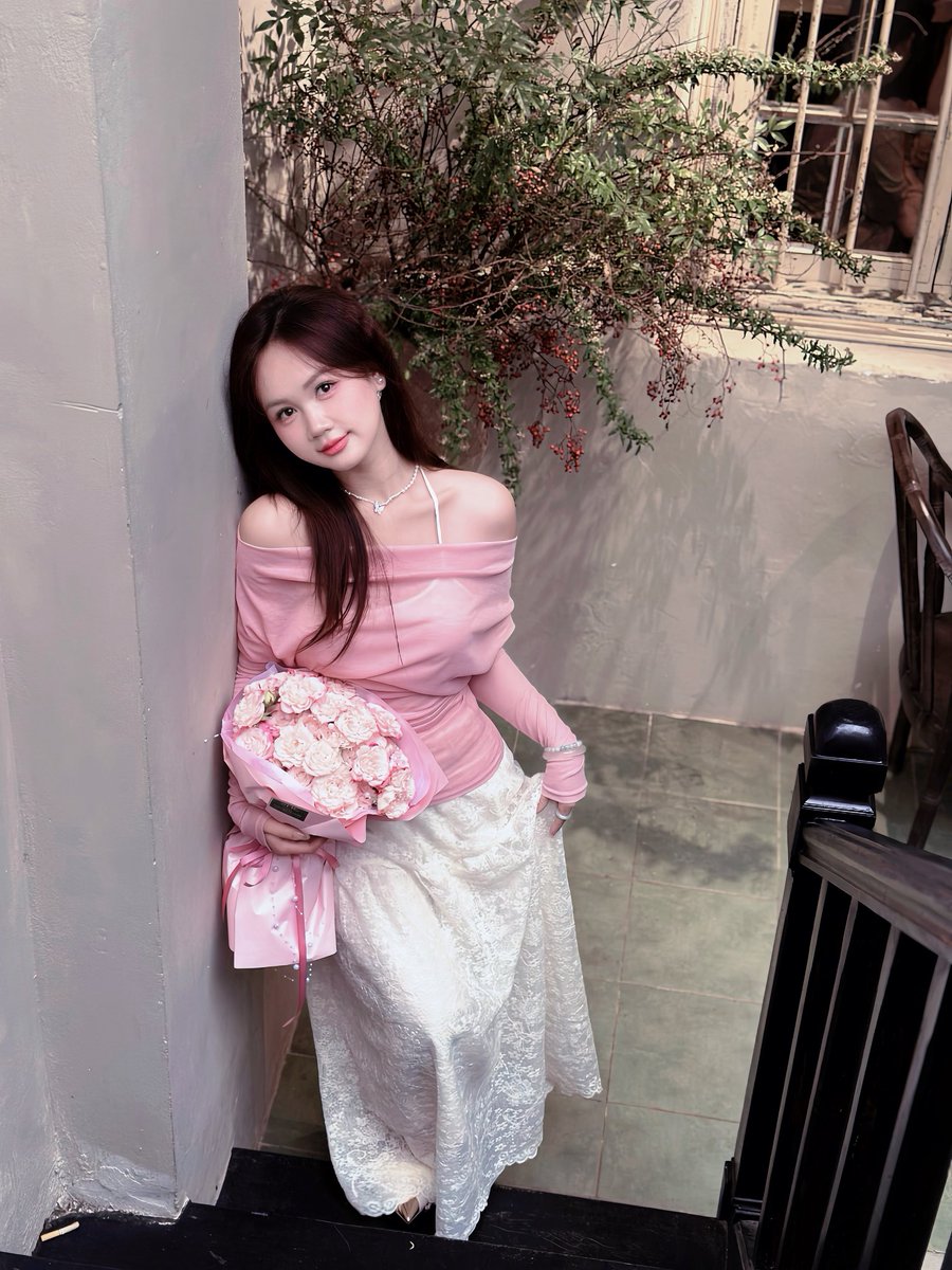 chintradecoin's tweet photo. It’s me, his muse ❣️ https://t.co/sYKs1SEjMu