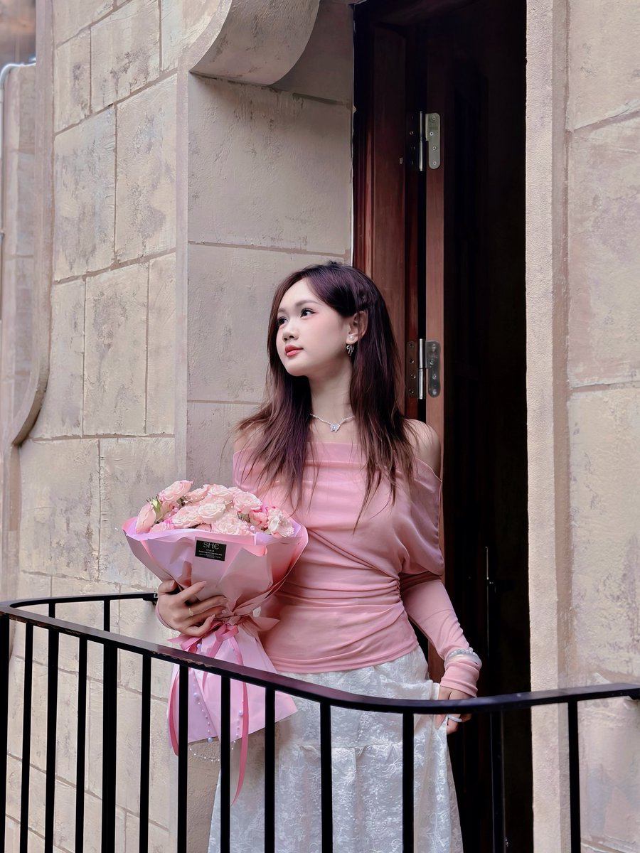 chintradecoin's tweet photo. It’s me, his muse ❣️ https://t.co/sYKs1SEjMu