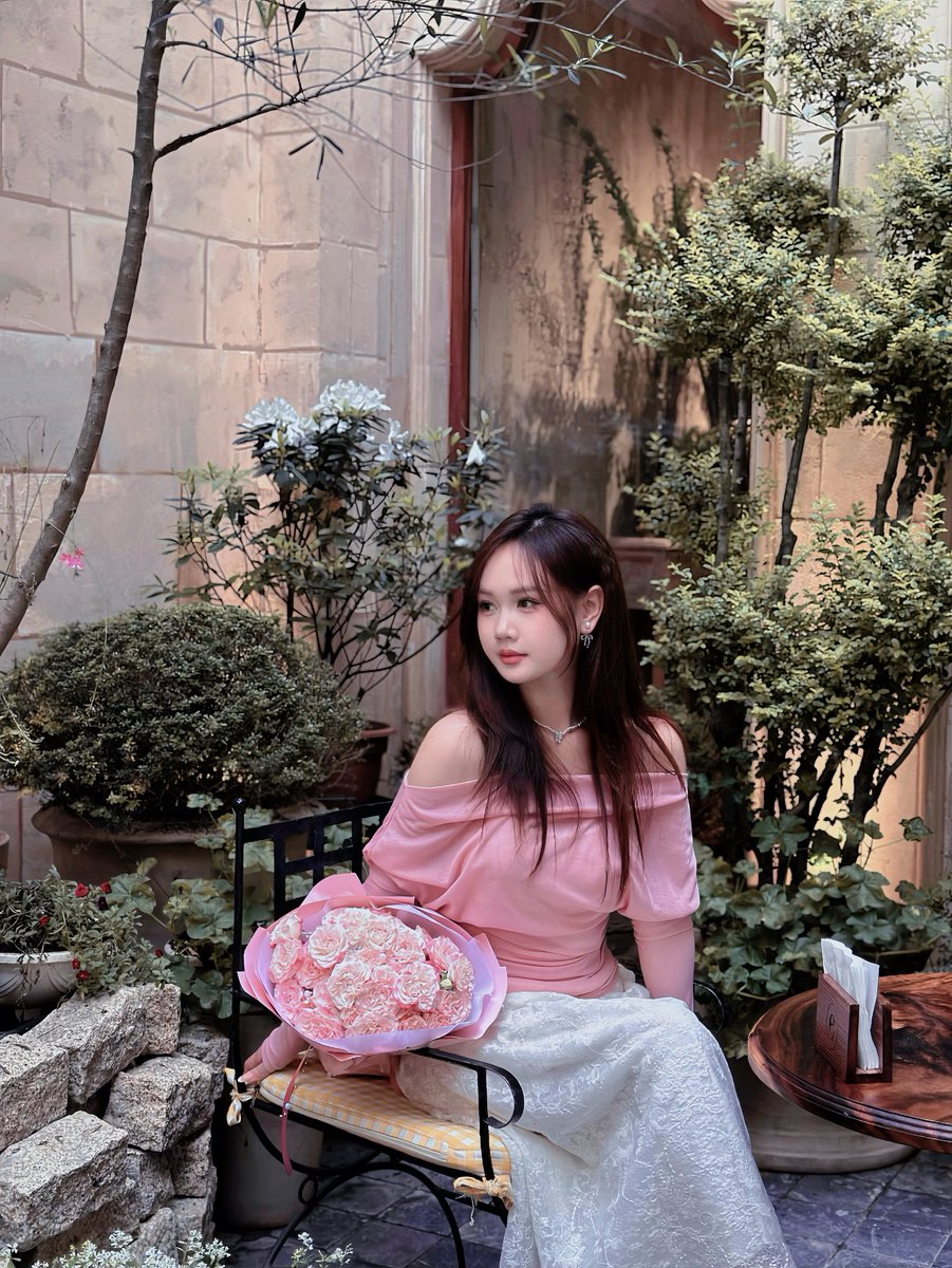 chintradecoin's tweet photo. It’s me, his muse ❣️ https://t.co/sYKs1SEjMu