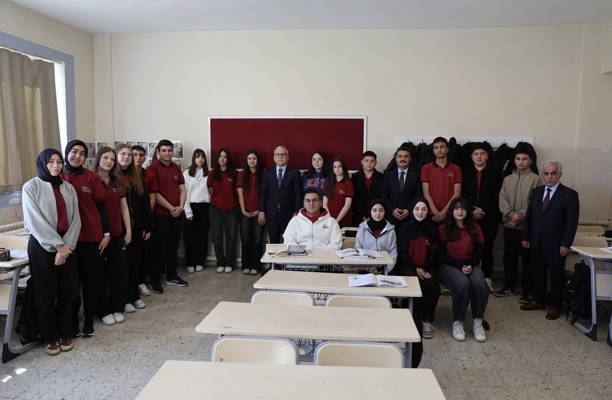 ikalsivas's tweet photo. Valimiz Sn. Yılmaz Şimşek ve İl Milli Eğitim Müdürümüz Sn. Fatih Erdoğan, okulumuzu ziyaret etmiş, öğretmenlerimizle görüşerek eğitime verdikleri emekler için teşekkürlerini iletmişlerdir.
Nazik ziyaretleri ve eğitime verdikleri kıymetli destekler için teşekkür ederiz. https://t.co/jikw0N2vD2