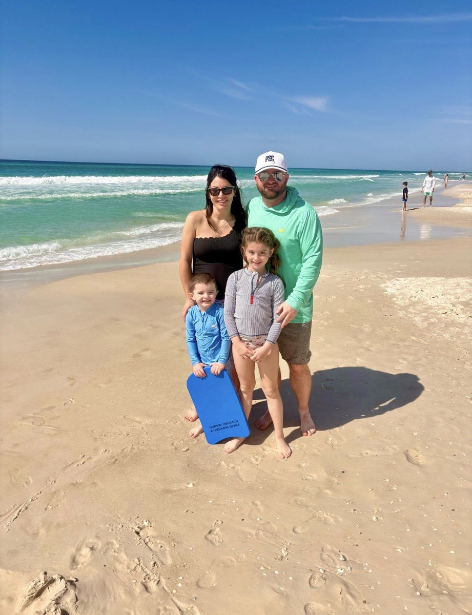ChelseaJenaCraw's tweet photo. spring break 🩵🌊 https://t.co/MbuTL1wx2Z