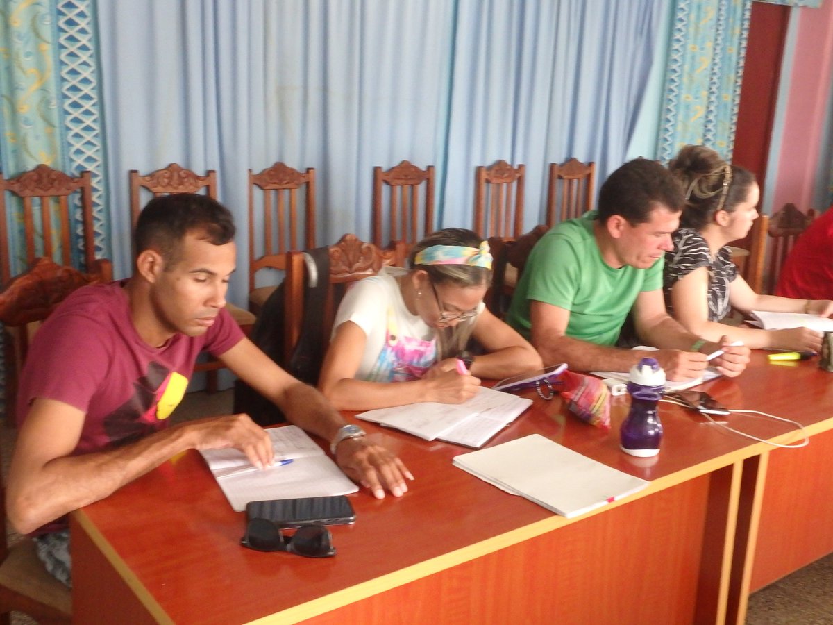 juventudhol's tweet photo. 🇨🇺 Se desarrolló la preparación de cuadros provinciales y del municipio Holguín, impartida por el profesor de la Facultad Política del Partido, Mc. Mario Góngora.

📚 El tema central: "La unidad como baluarte de la Revolución cubana en su lucha por preservar la soberanía. https://t.co/hslP0m8Fz0