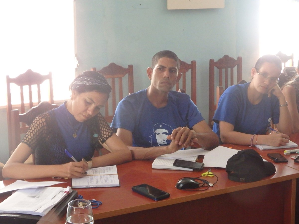 juventudhol's tweet photo. 🇨🇺 Se desarrolló la preparación de cuadros provinciales y del municipio Holguín, impartida por el profesor de la Facultad Política del Partido, Mc. Mario Góngora.

📚 El tema central: "La unidad como baluarte de la Revolución cubana en su lucha por preservar la soberanía. https://t.co/hslP0m8Fz0