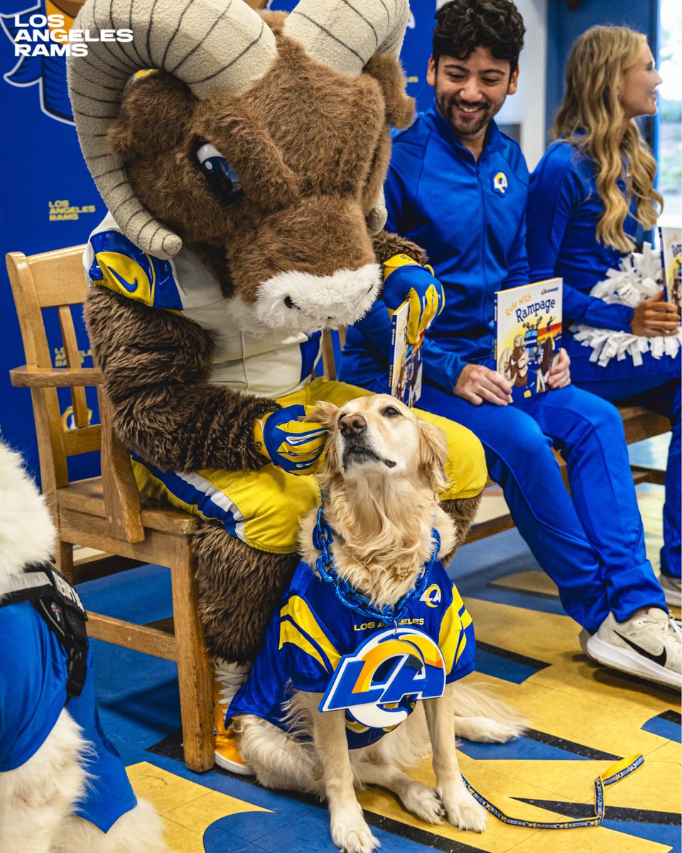 RampageNFL's tweet image. Reading my favorite book all month long with some of my pals for #ReadAcrossAmerica! 📚🐶
