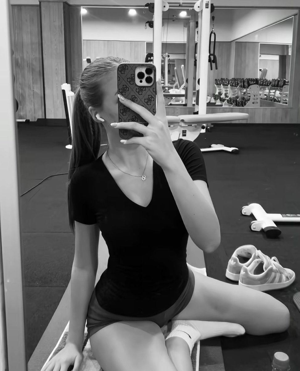 Goettinlauraa's tweet photo. Ich stecke dir meine Socken ins Maul und setze mich auf dein Gesicht :)🤷🏻‍♂️
Beta Fotze https://t.co/tnmxBBA5QU