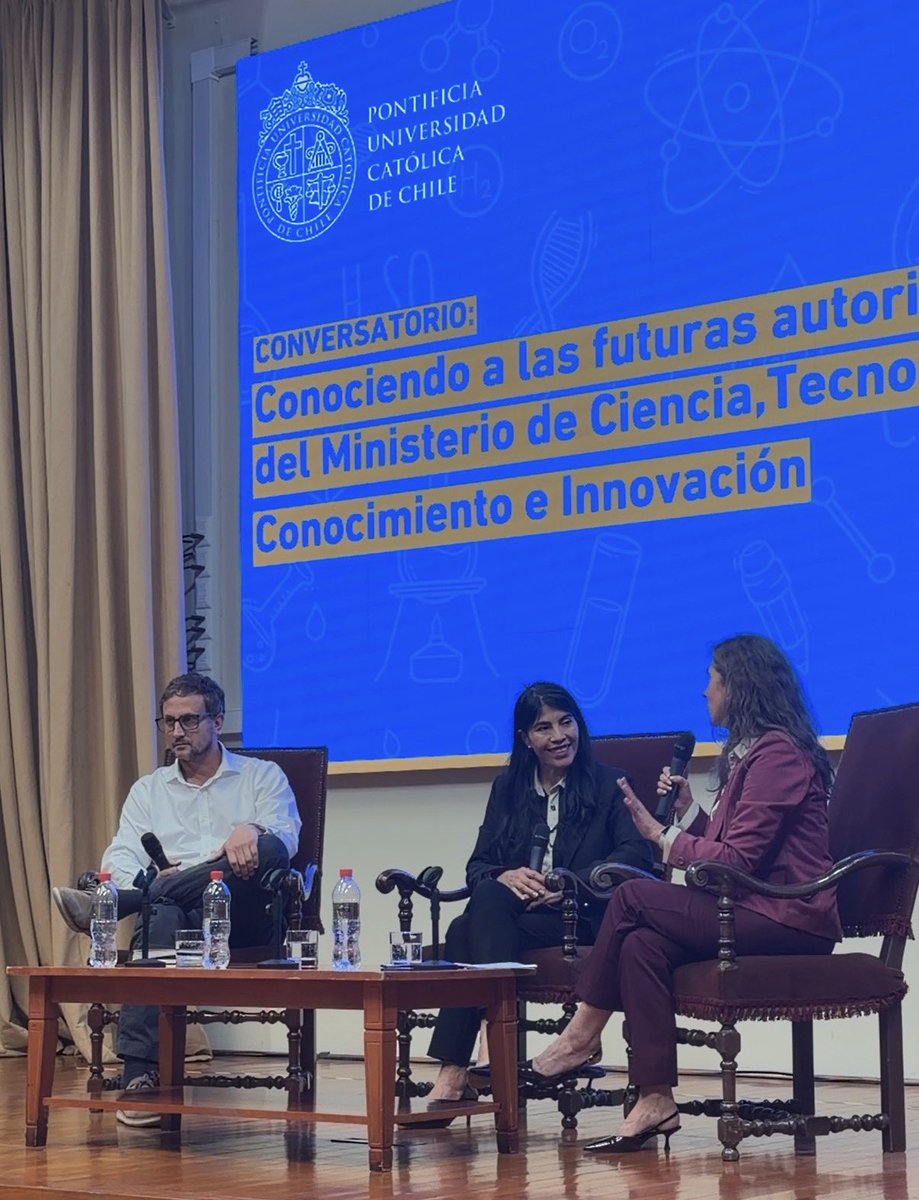 🔹Con presencia del rector de la UC, Juan Carlos de la Llera, damos inicio al conversatorio junto a la futura ministra de Ciencia, Tecnología, Conocimiento e Innovación, Ximena Lincolao.

🔹En esta primera actividad de la UC junto a la próxima secretaria de Estado, abordaremos